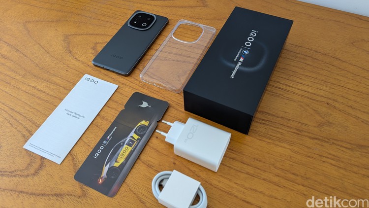 Unboxing iQOO 13 Unboxing iQOO 13