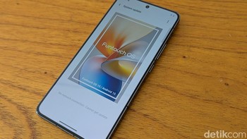 iQOO 13 sudah menjalankan FuntouchOS 15 berbasis Android 15. Foto: Virgina Maulita Putri/detikINET