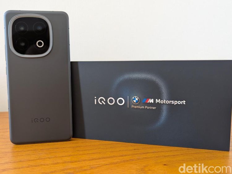 Unboxing iQOO 13, HP Pertama dengan Snapdragon 8 Elite di Indonesia