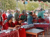 Penyintas Erupsi Gunung Lewotobi Laki-laki Antusias Ikuti Pilkada di Pengungsian