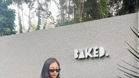 Beberapa kali ia juga hangout di kafe dan menikmati kopi. Ia memesan Americano yang menjadi kopi favoritnya. Foto: Instagram @winonawilly16