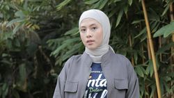 Potret Zara Adhisty Berhijab, Disebut Lebih Adem Potret Zara Adhisty Berhijab, Disebut Lebih Adem