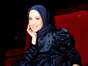 7 Gaya Adhisty Zara Pakai Hijab, Didoakan Istiqomah