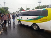 Terobos Bangjo, Ambulans RSUD Banyumas Tabrak Pemotor di Wates