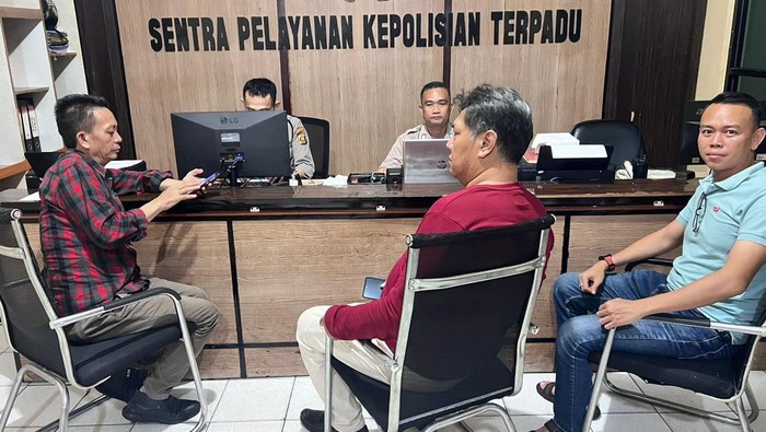 Anggota DPRD saat membuat laporan pencemaran nama baik ke Polres Lubuklinggau
