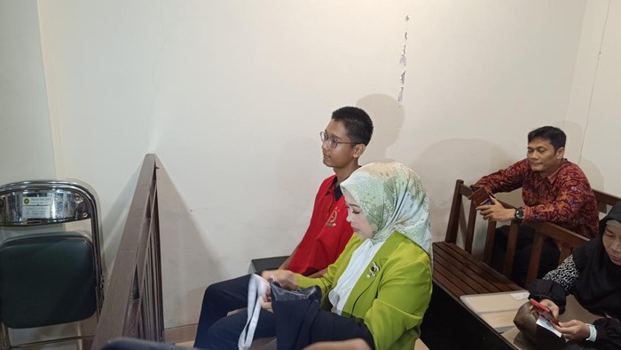 Armor Toreador (25) mengikuti sidang KDRT di PN Cibinong, Bogor.