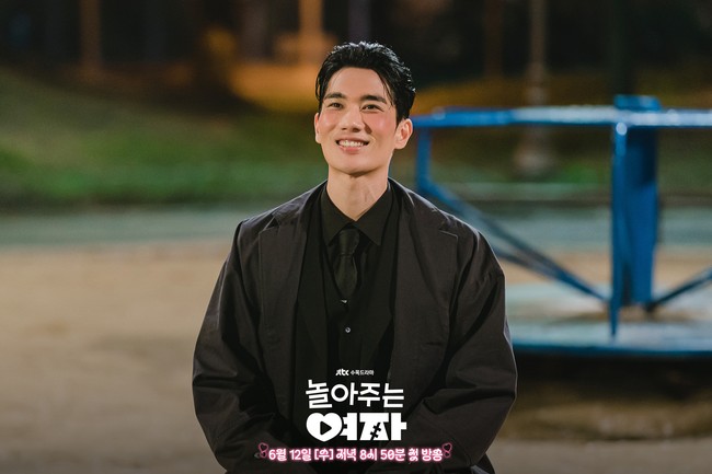 Uhm Tae Goo bertransformasi jadi CEO tampan di drama Korea My Sweet Mobster. Kini siap menjadi lawan main Seolhyun di drama Korea Disney+ Hotstar Light Shop. Foto: Instagram