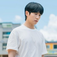 Setelah tampil mesra bersama Jung So Min di drama Korea Love Next Door, Jung Hae In diincar membintangi drama Jepang. Sang aktor termasuk salah satu artis Korea terpopuler di bulan November 2024. Foto: Instagram