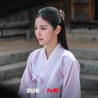 Pemain drama Korea Jeongyeon: The Star Is Born lain yang tak kalah mencuri perhatian adalah Shin Ye Eun. Tampil sebagai saingan Kim Tae Ri, sang aktris ada di urutan ke-10 artis drakor terpopuler yang dirilis Korean Business Research Institute. Foto: Instagram