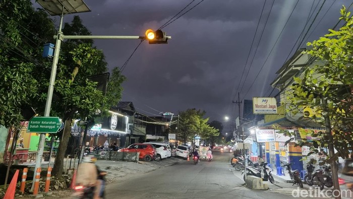 Awan Mendung Surabaya