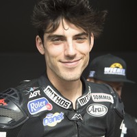 Axel Pons dulu dikenal sebagai pembalap dan model tampan. Lama tak muncul di sirkuit atau acara fashion, Alex ditemukan sedang berjalan tanpa alas kaki menuju Pakistan.Foto: Getty Images