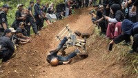 Kegiatan ini sebagai upaya melestarikan permainan tradisional sekaligus kampanye konservasi lingkungan dan ruang terbuka hijau. 