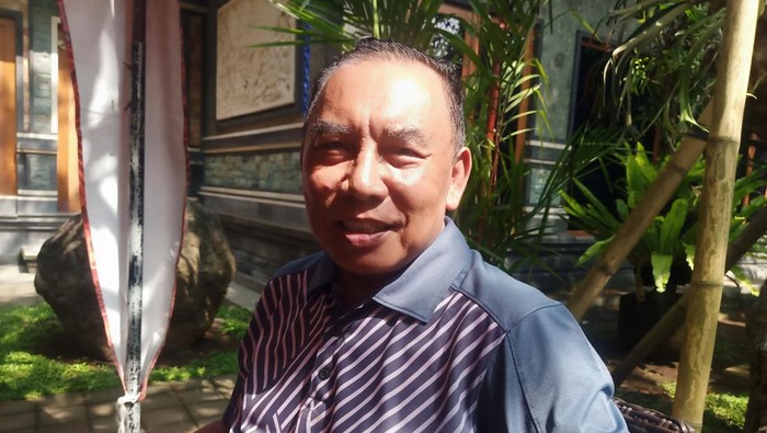 Cabup Jembrana nomor urut 01, I Nengah Tamba, saat ditemui di kediamannya di Banjar Peh, Desa Kaliakah, Kecamatan Negara, Kamis (28/11/2024). (I Putu Adi Budiastrawan/detikBali)