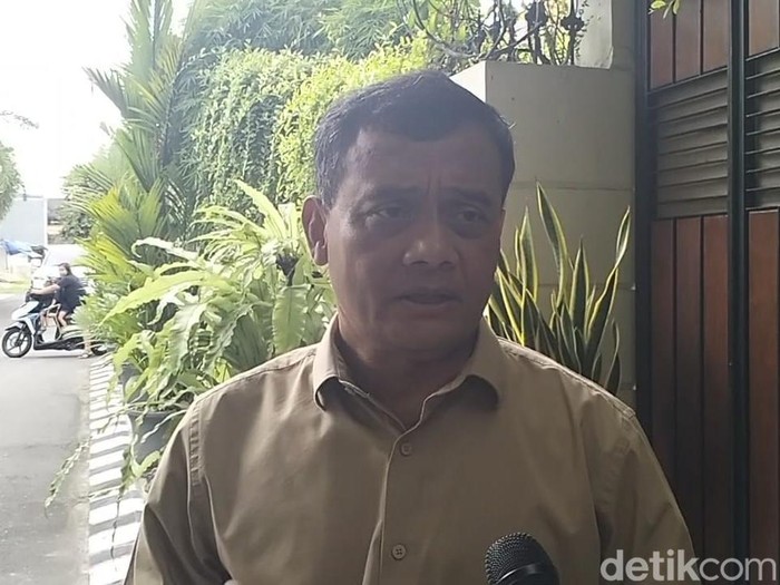 Cagub Jateng nomor urut 01, Ahmad Luthfi, di kediaman pribadi Jokowi di Sumber, Banjarsari, Kota Solo, Kamis (28/11/2024).