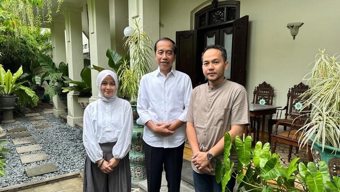 Calon Wali Kota Solo nomor urut 02, Respati Ardi dan istri bertemu dengan Jokowi di kediaman Sumber, Solo, Kamis (28/11/2024)