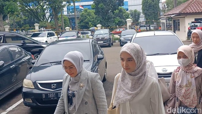 Cut Intan Nabila