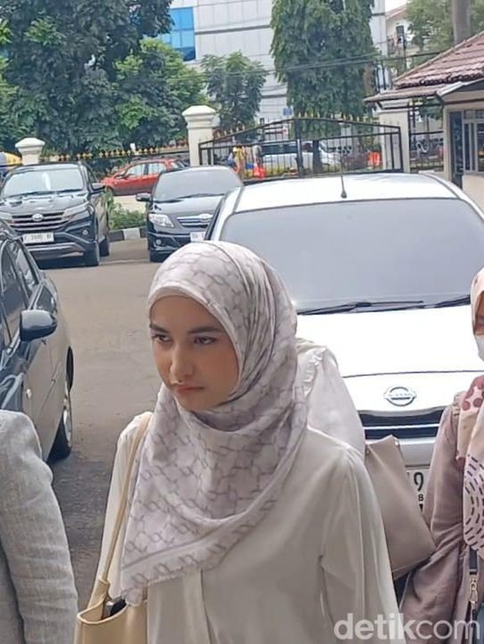 Cut Intan Nabila