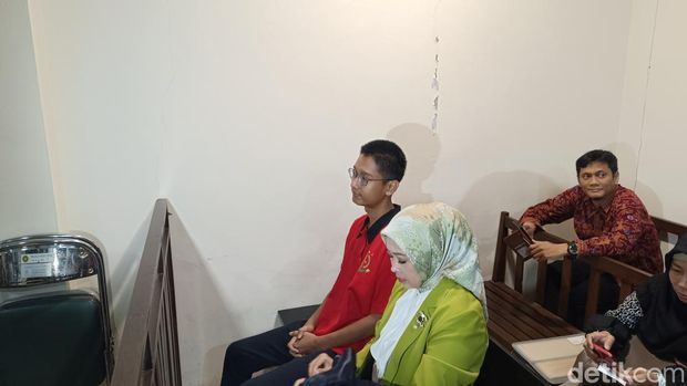 Cut Intan Nabila (23) tiba di Pengadilan Negeri (PN) Cibinong. (Rizky/detikcom)