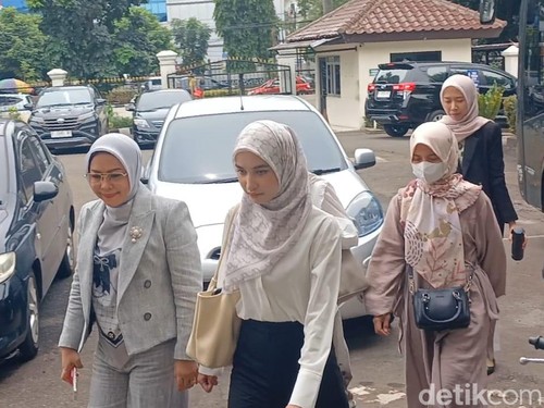 Cut Intan Nabila