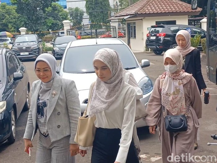 Cut Intan Nabila