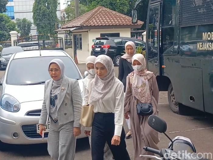 Cut Intan Nabila