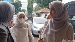 Cut Intan Nabila Datangi Pengadilan, Siap Bersaksi di Sidang KDRT Armor