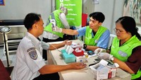 Awak bus juga dicek kesehatannya.