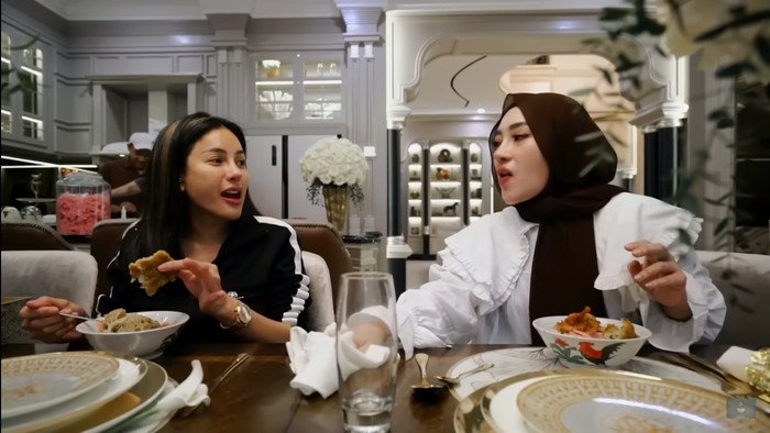 Dapur rumah Shella Saukia Dapur rumah Shella Saukia