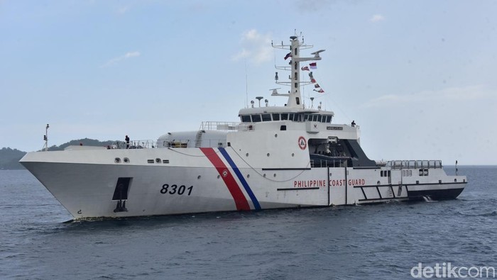 Deputi Operasi dan Latihan Laksamana Muda TNI Andi Abdul Aziz secara resmi menyambut kedatangan Kapal Philippine Coast Guard (PCG) BRP Gabriela Silang
