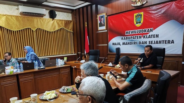 Desk Pilkada Pemkab Klaten Rekap Suara Sementara Pilgub dan Pilbup