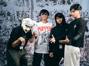 Klarifikasi Gitaris Dongker yang Tendang Penonton di Panggung