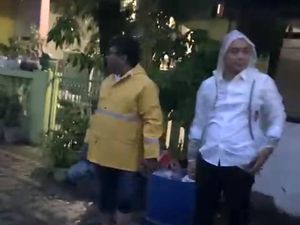 Hujan-hujanan Seusai Coblosan, Eri Cahyadi Cek Saluran Air Antisipasi Banjir
