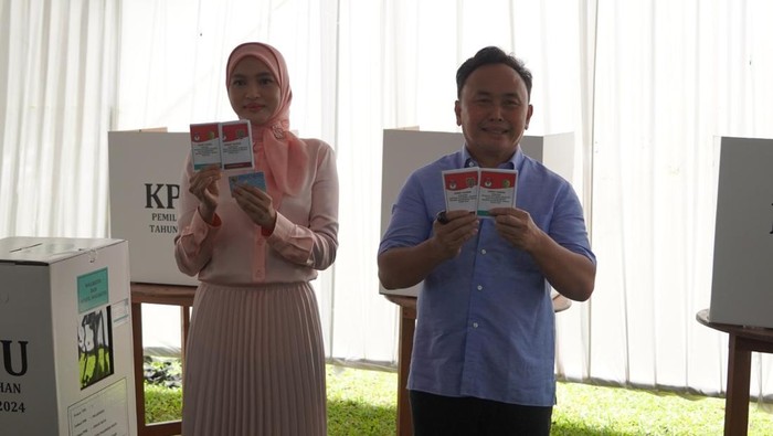 Gubernur Kalteng dan Istri mencoblos di TPS