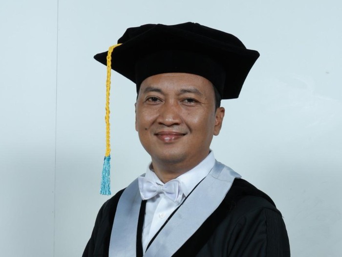 Guru Besar Universitas Airlangga Prof. Dr. Rahmat Setiawan, S.E., M.M.