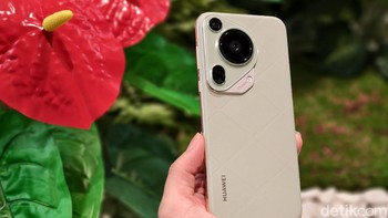 Huawei Pura 70 Ultra warna hijau punya konfigurasi RAM 16 GB memori internal 1 TB. Foto: Adi Fida Rahman/detikINET