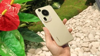 Pura 70 Ulta dibekali baterai 5.200 mAh. Foto: Adi Fida Rahman/detikINET