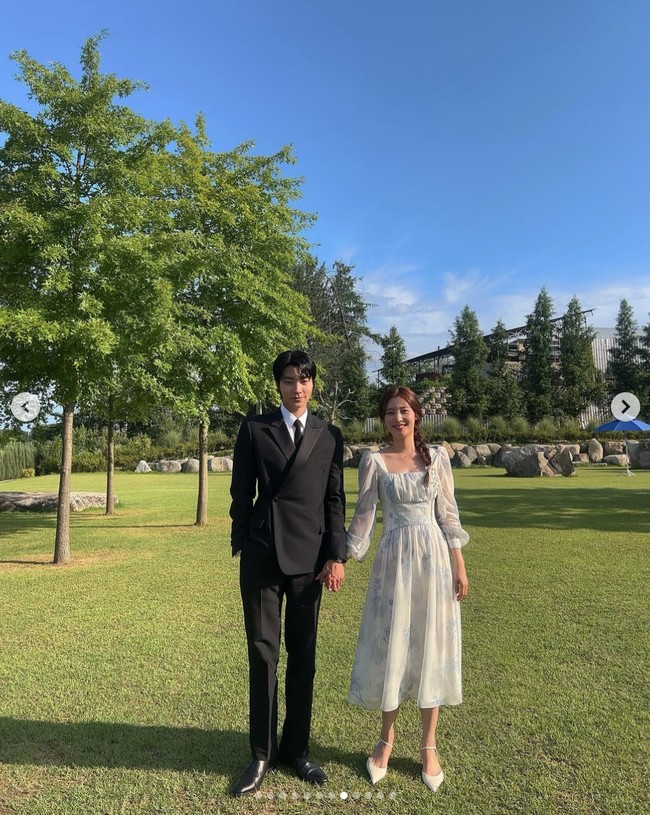 Dengan jumlah 16 episode, drama komedi romantis yang dibintangi Hwang In Yeop dan Jung Chaeyeon itu dapat ditonton dengan subtitle Bahasa Indonesia di Netflix. Foto: dok. Instagram @j_chaeyeoni, dok. Instagram @hi_high_hiy