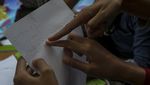 Intip Belajar Bahasa Isyarat dan Braille di Serang