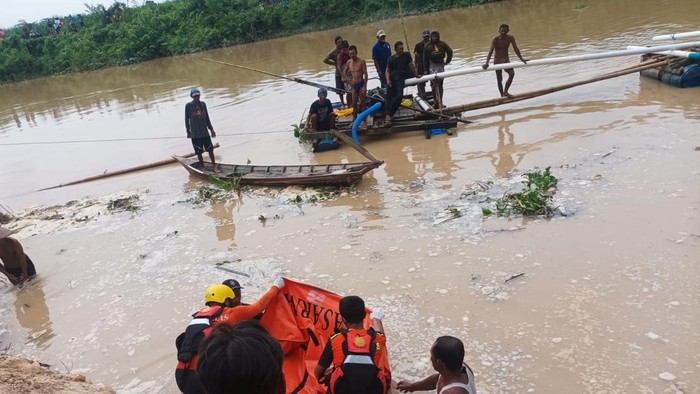 Jasad pekerja tambang galian pasir di Sungai Way Seputih Kampung ditemukan.