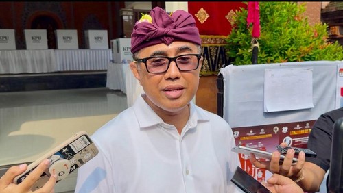 I Gusti Ngurah Jaya Negara saat dijumpai di TPS 10 Desa Penatih, Rabu (27/11/2024). (Istimewa)