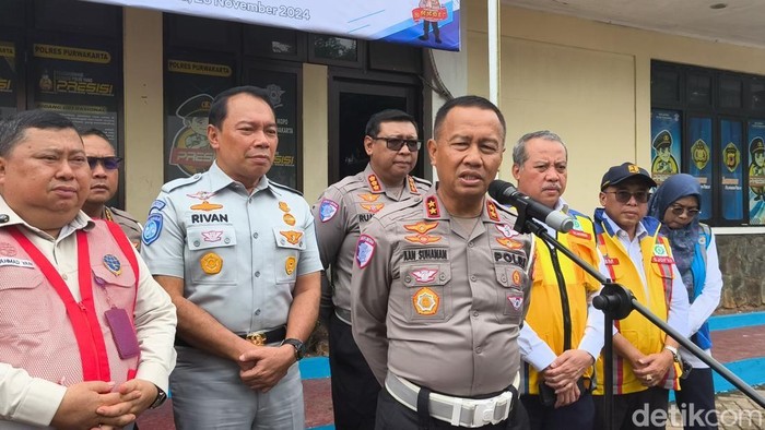 Kakorlantas Polri Irjen Aan Suhanan saat meninjau pos pantau Cikopo Purwakarta