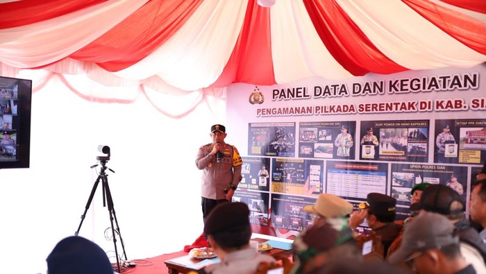 Kapolres Siak saat paparan dalam kunjungan Kapolda dan Forkopimda