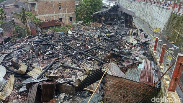 Lima rumah yang terbakar di Cacaban, Kota Magelang.