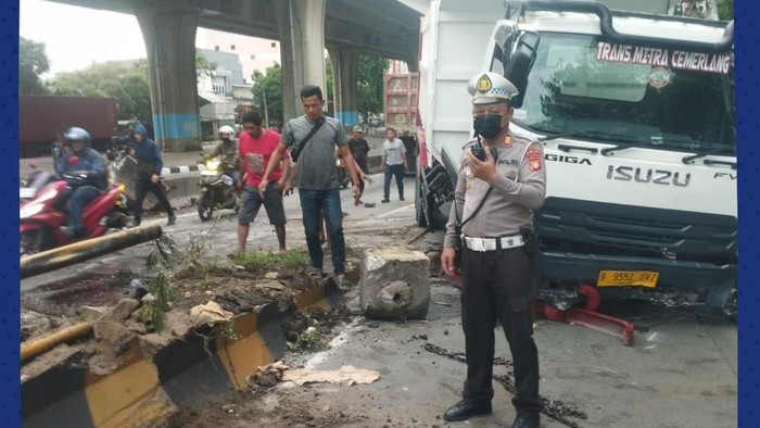 Kecelakaan truk di Jakut