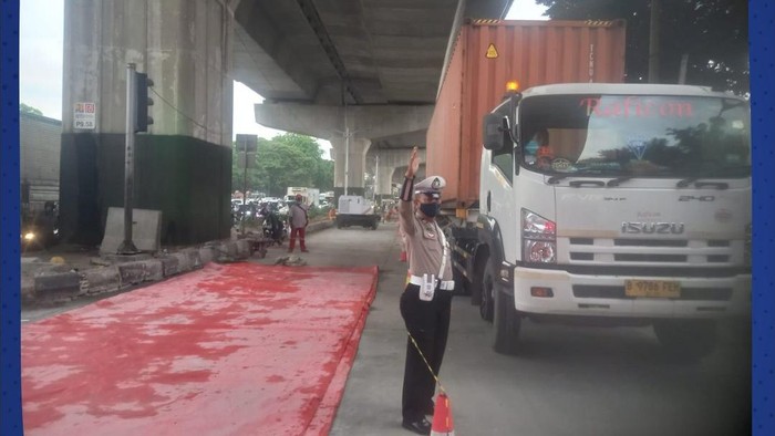 Lalin di Cakung Jaktim Macet Imbas Proyek Perbaikan Jalan