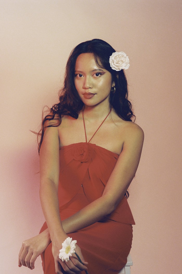 LEDI Musisi asal London, LEDI, merilis EP debut Shes 24 yang menggambarkan perjalanan emosionalnya.