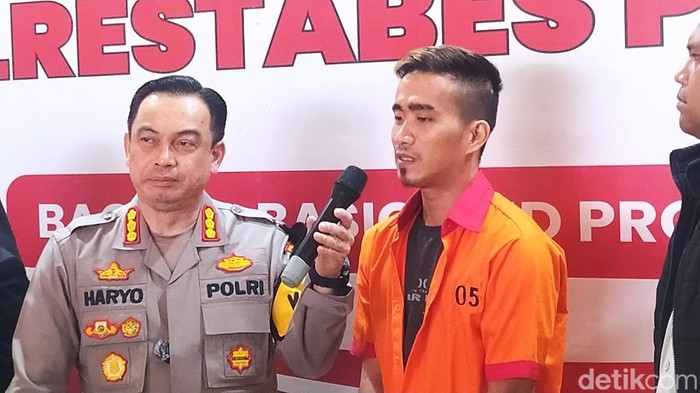 M Fajar (34) diamankan polisi usai menusuk M Firmansyah.