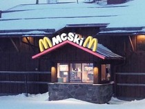 Tak Ada Drive-Thru di Gerai Makanan di Resor Salju Ini, yang Ada Ski-Thru