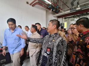 Ara-Tito Serahkan 334 Kunci Hunian Rusunawa Pasar Rumput kepada Penyewa