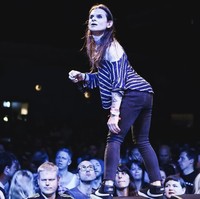 Mina Caputo, vokalis band rock alternatif Life of Agony, baru-baru ini membagikan perjalanan hidupnya yang penuh lika-liku dalam menemukan jati diir. Lahir sebagai pria 50 tahun lalu, Mina sempat memutuskan menjadi wanita transgender kini ingin kembali menjadi laki-laki. Foto: dok. Instagram @minacaputo